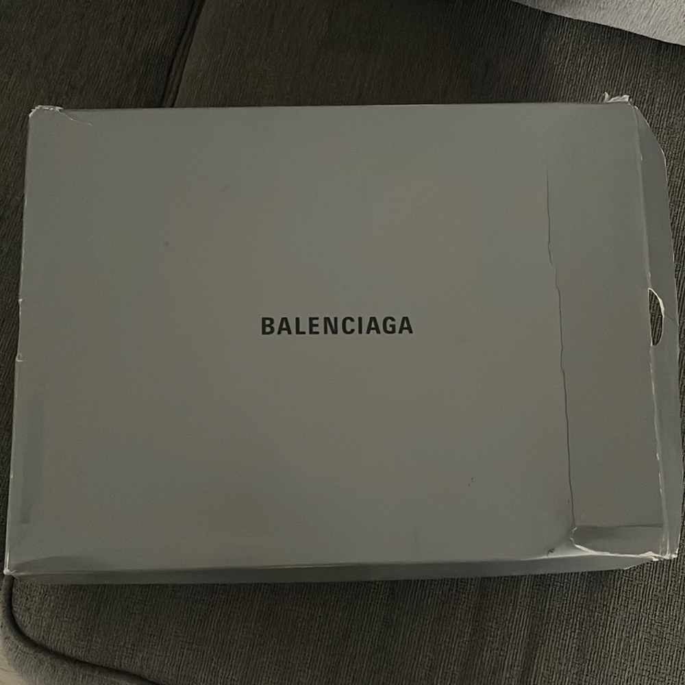 Balenciaga Triple S - Picture 1 of 3